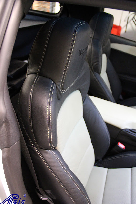 C6 2012 Seat-ebony + perf linen w-linen stitching-installed-5