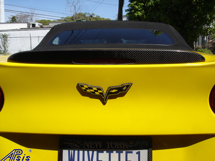 C6 Carbon Flag Emblem w-yellow flag-rear-installed-1