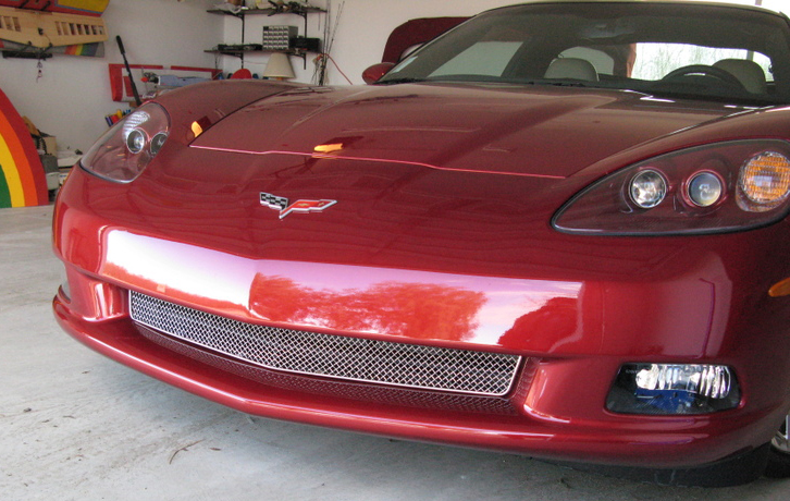 C6 Mesh Grille wo-vertical bar-  on Monterey Red Car - 760