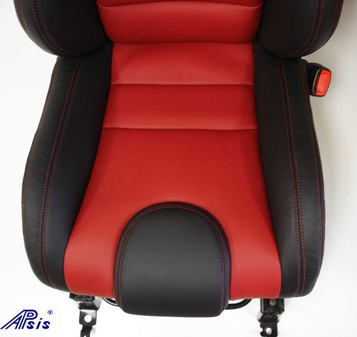 C6 SuperDeluxe Seat w-carbon panel-close shot-show lower seat-1