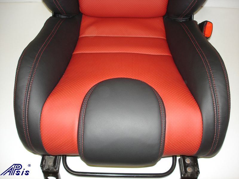 C6 SuperDeluxe Seat w-carbon panel-close shot-show lower seat-2