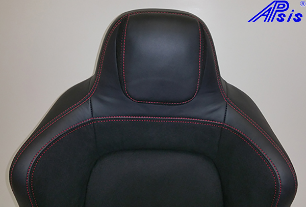 C6ULTRADELUXESEAT12CLOSESHOT1