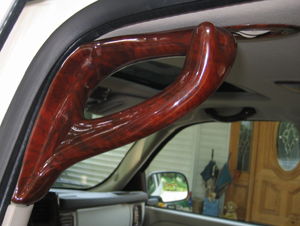 Escalade 00-UP Lamination  DR Roof Handle from outside - 300