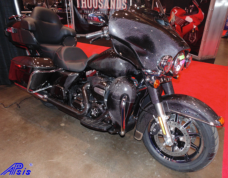 FLH Whole Bike-taken at v-twin expo-1