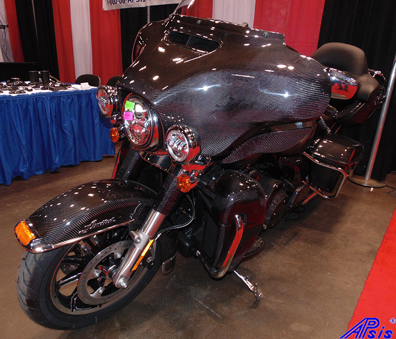 FLH Whole Bike-taken at v-twin expo-4