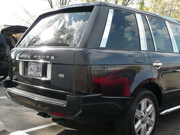 Range Rover Pillar Post-pass side-installed-768