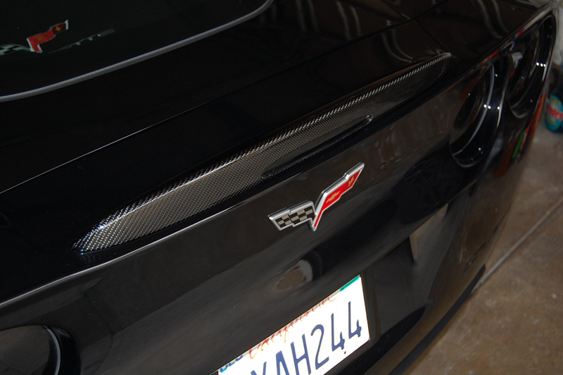 Z6 Corvette Black CF-Spoiler-installed on black car-1